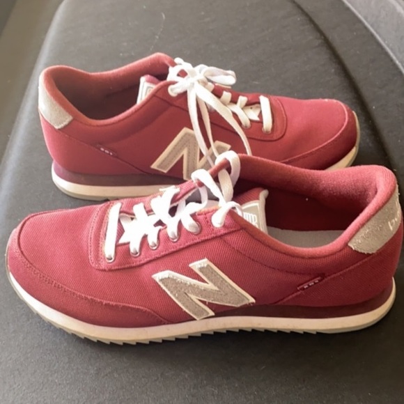 New Balance Tennis Shoes - Picture 1 of 2